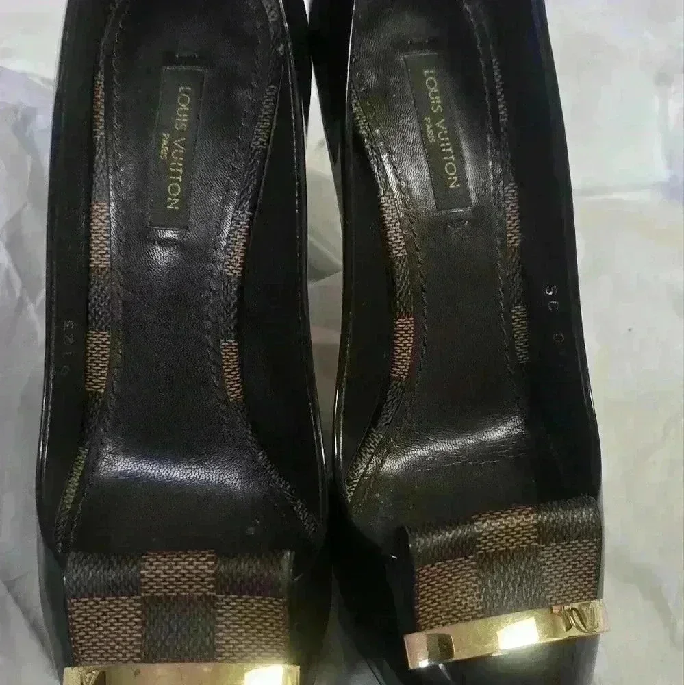 Louis vitton heels size 35.5 great condition - Picture 7 of 13